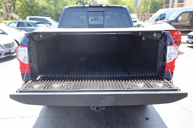 Used 2017 Nissan Titan SV AWD/4WD image 33