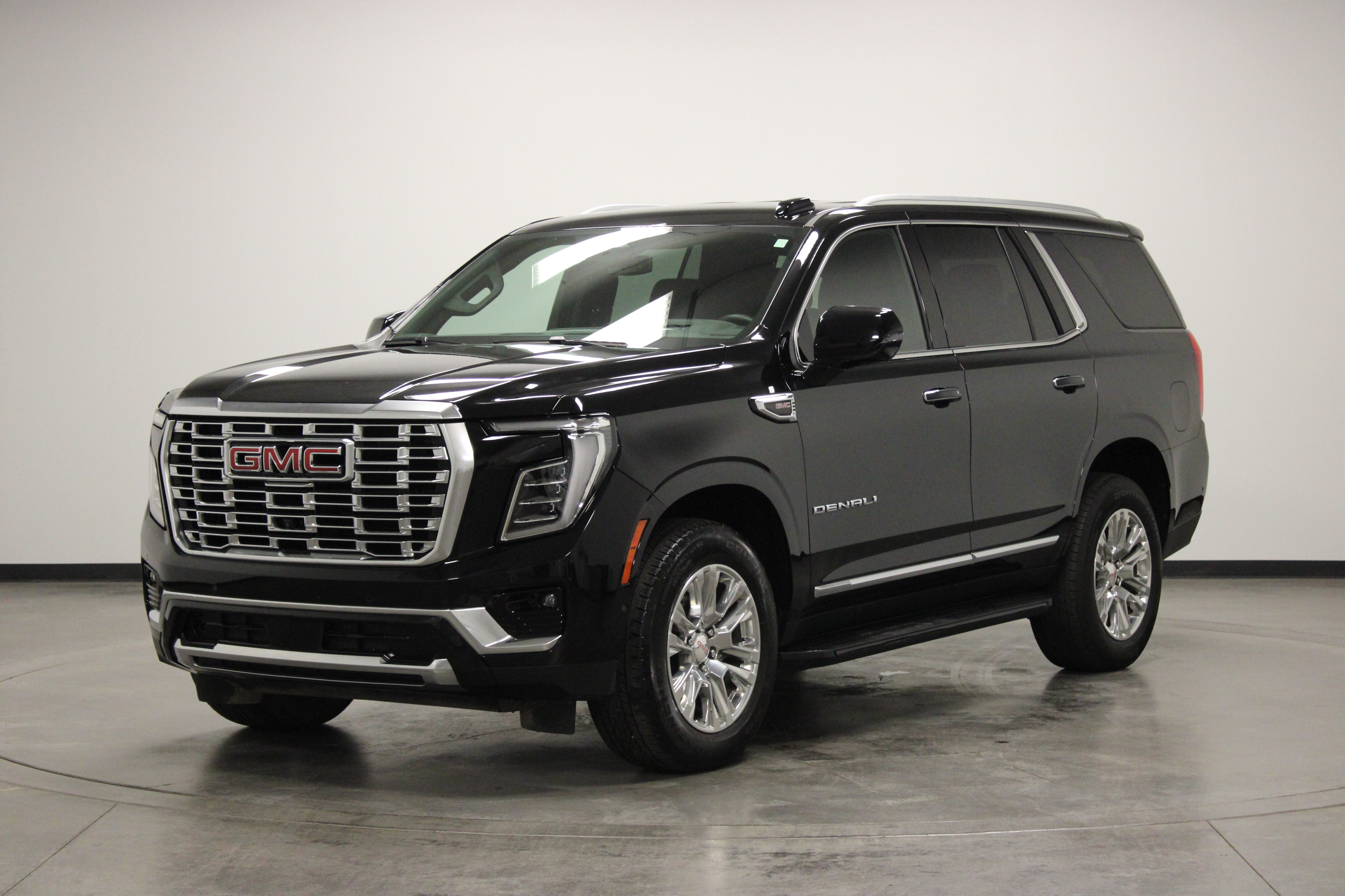 Used 2025 GMC Yukon Denali AWD/4WD image 4