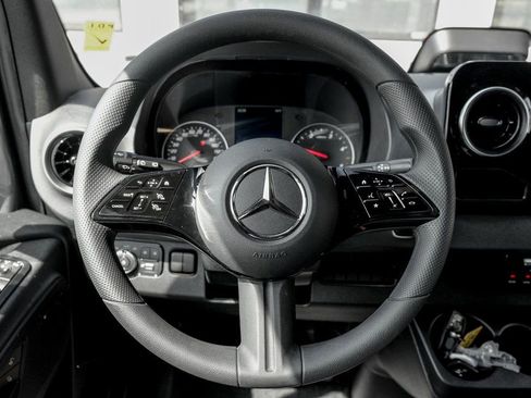 Used 2025 Mercedes-Benz Sprinter 2500 image 16