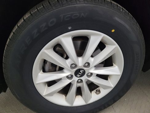 Used 2019 Kia Sorento FWD image 31