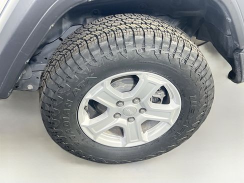 Used 2023 Jeep Wrangler Sport S image 28