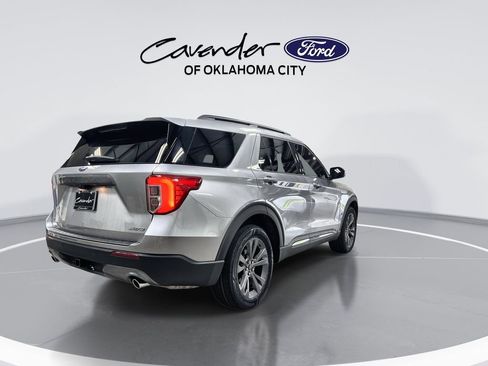 Used 2023 Ford Explorer XLT w/ Equipment Group 202A AWD/4WD image 8