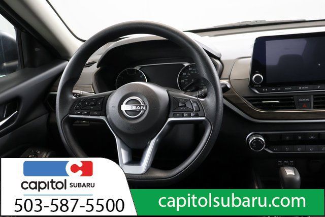 Used 2025 Nissan Altima 2.5 SV FWD image 15