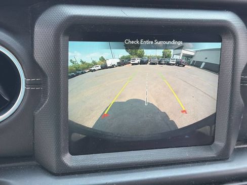 Used 2022 Jeep Wrangler Unlimited Sahara AWD/4WD image 12