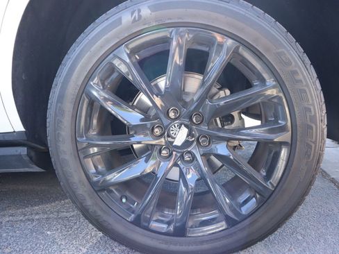 Used 2022 Cadillac Escalade Sport Platinum w/ LPO, ONYX Package AWD/4WD image 18