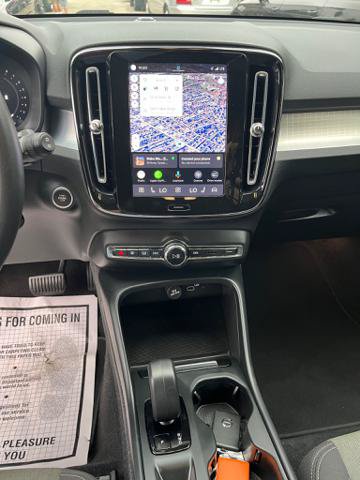 Used 2023 Volvo XC40 B5 Core AWD/4WD image 13