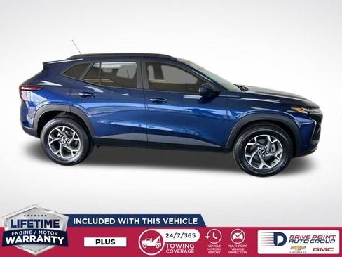 Used 2024 Chevrolet Trax LT FWD image 2