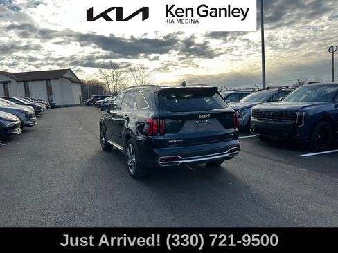 Certified 2023 Kia Sorento EX image 7