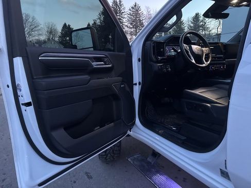 Used 2024 Chevrolet Silverado 2500 LTZ w/ LTZ Plus Package image 17