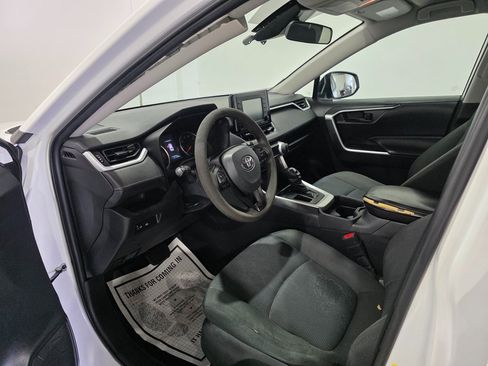 Used 2021 Toyota RAV4 LE image 17