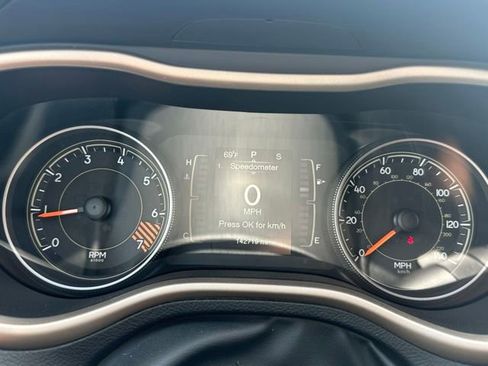 Used 2015 Jeep Cherokee Sport FWD image 14