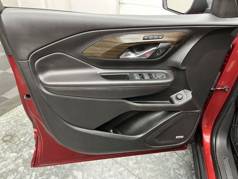 Used 2019 GMC Terrain Denali w/ Advanced Safety Package AWD/4WD image 8