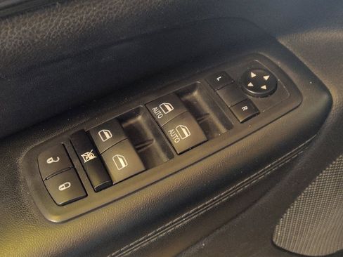 Used 2019 Jeep Grand Cherokee Altitude AWD/4WD image 27