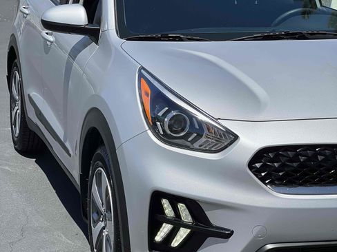 Used 2020 Kia Niro LX FWD image 42