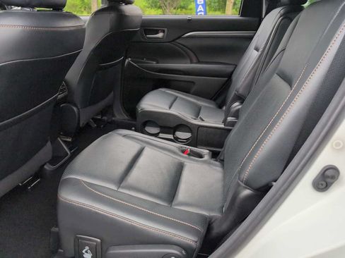 Used 2018 Toyota Highlander Limited Platinum AWD/4WD image 19
