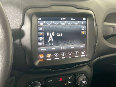 Used 2022 Jeep Renegade Latitude w/ Convenience Group AWD/4WD image 15