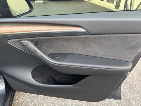 Used 2023 Tesla Model Y Performance image 25