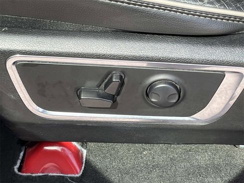 Used 2024 RAM 1500 Laramie image 10