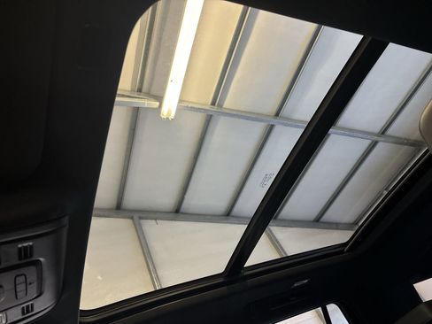 Used 2024 Chevrolet Tahoe Z71 w/ Luxury Package image 24