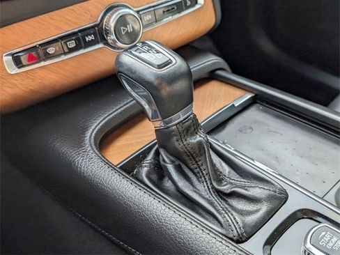 Used 2022 Volvo XC90 T5 Momentum w/ Climate Package image 21