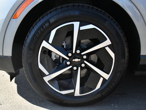 Used 2025 Chevrolet Equinox EV LT w/ Convenience Package FWD image 12
