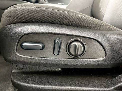 Used 2023 Chevrolet Blazer LT image 13