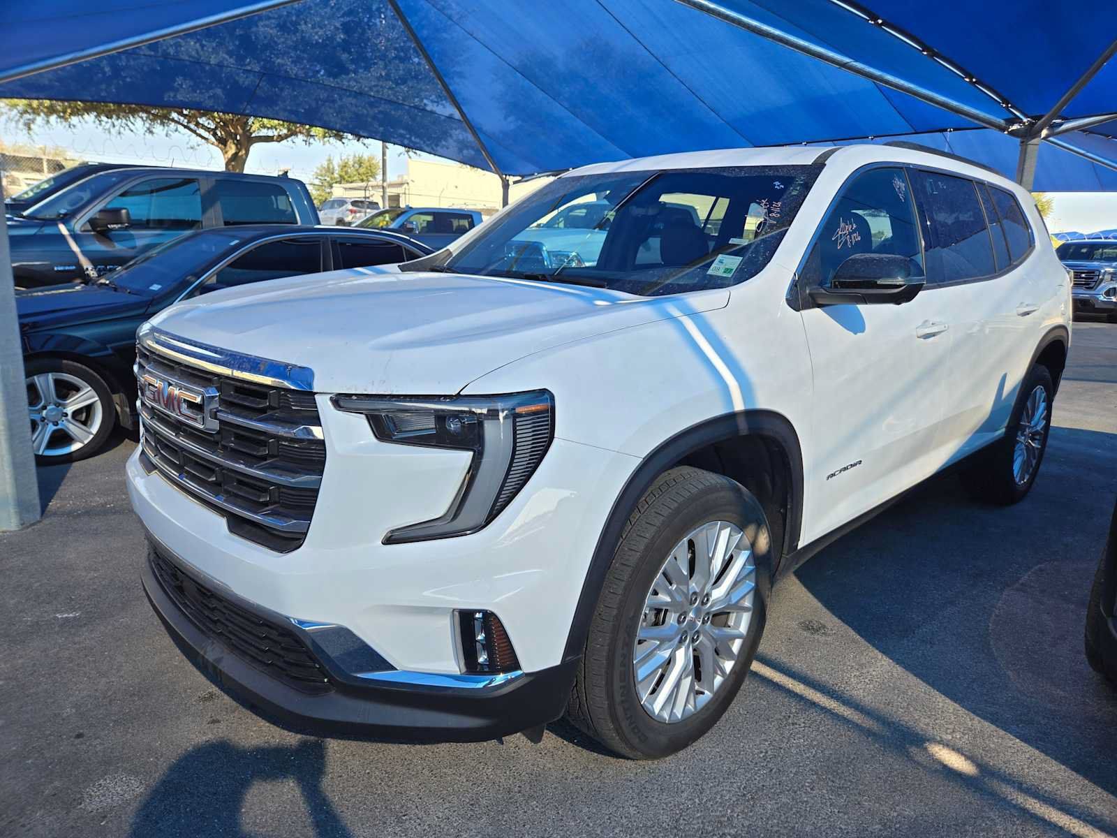 Used 2026 GMC Acadia Elevation w/ Elevation Premium Package FWD image 1