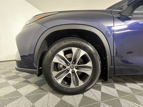 Certified 2024 Toyota Highlander XLE AWD/4WD image 25