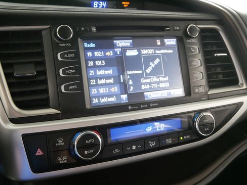 Used 2017 Toyota Highlander XLE AWD/4WD image 22