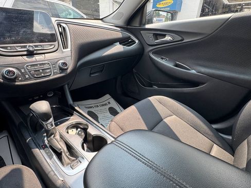 Used 2023 Chevrolet Malibu LT FWD image 16