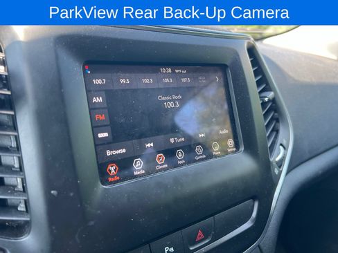 Used 2019 Jeep Cherokee Latitude Plus w/ Cold Weather Group AWD/4WD image 9