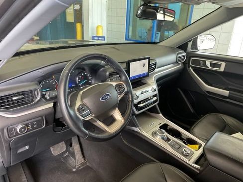 Used 2022 Ford Explorer XLT w/ Equipment Group 202A AWD/4WD image 19