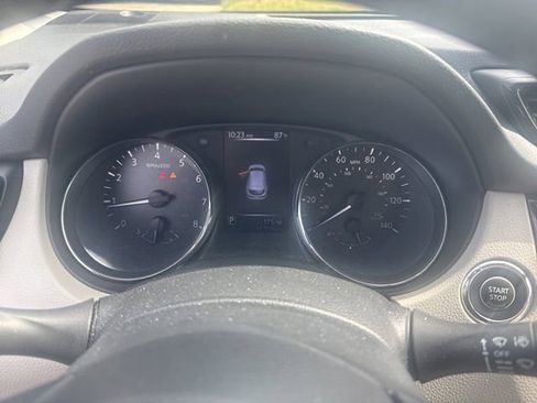 Used 2018 Nissan Rogue Sport SV w/ SV Technology Package AWD/4WD image 2