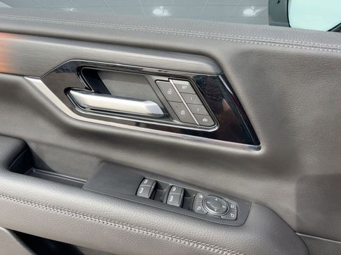 Used 2025 GMC Yukon Denali w/ Sun & Power Step Package image 13