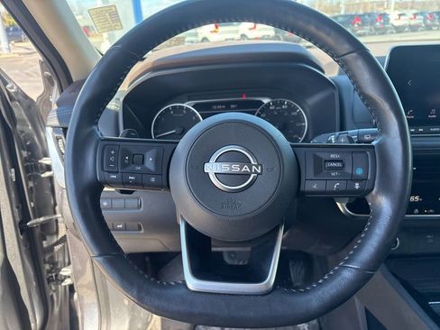 Used 2022 Nissan Rogue SV w/ SV Premium Package image 19