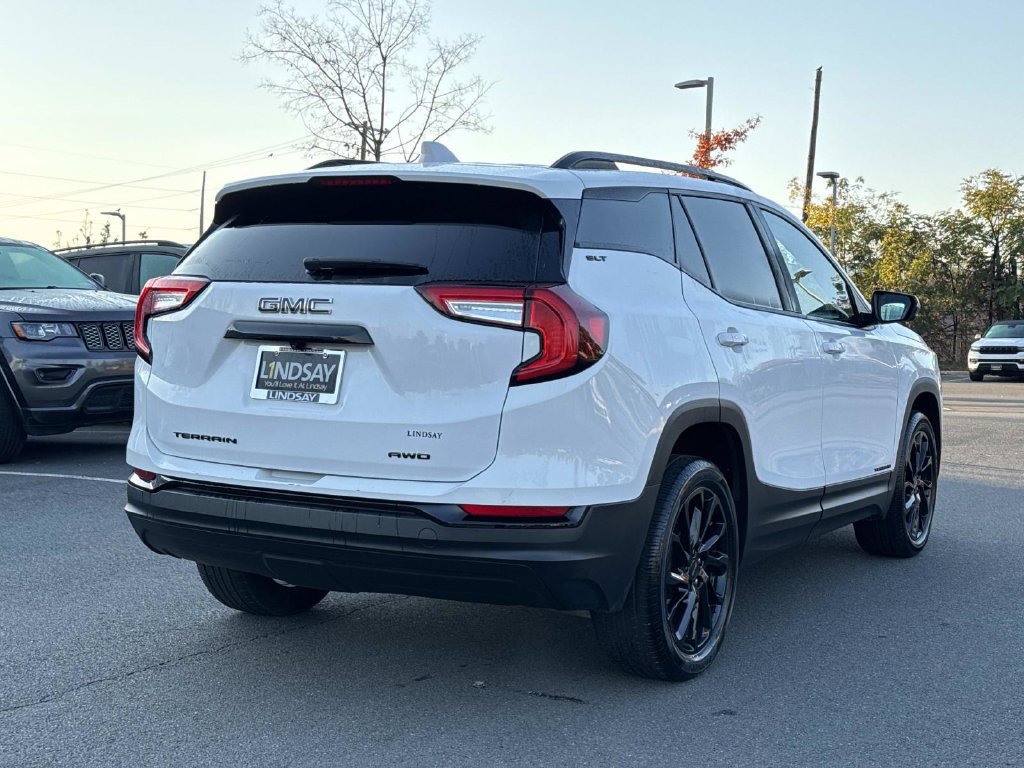 Used 2023 GMC Terrain SLT w/ Infotainment Package II AWD/4WD image 3