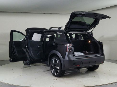 New 2026 Nissan Kicks SR w/ Cold Weather Package image 11