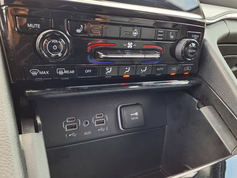 Used 2025 Jeep Grand Cherokee Limited w/ Black Appearance Package AWD/4WD image 19