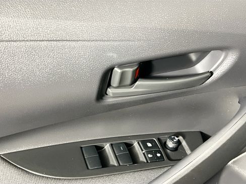 Used 2025 Toyota Corolla LE FWD image 16