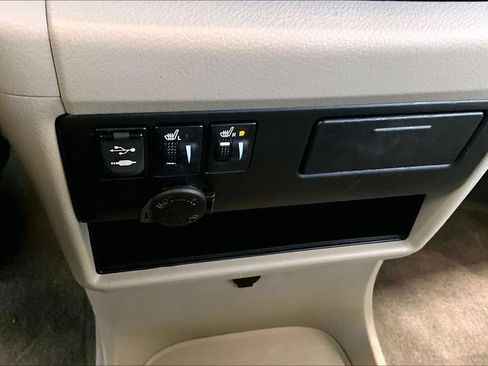 Used 2017 Toyota Sienna XLE w/ XLE Navigation Package FWD image 16