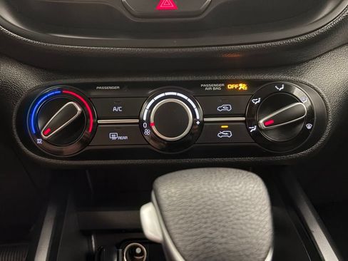 Used 2025 Kia Soul LX FWD image 8