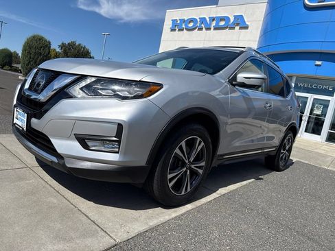 Used 2017 Nissan Rogue SL w/ SL Premium Package AWD/4WD image 14