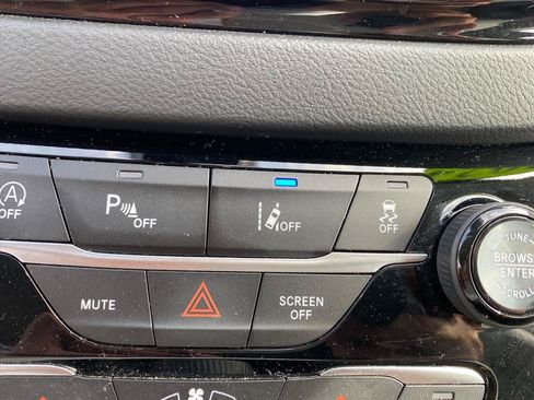 Used 2024 Chrysler Pacifica Touring-L FWD image 13