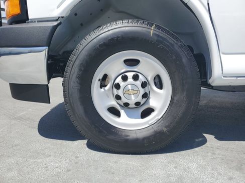New 2026 Chevrolet Express 2500 w/ Driver Convenience Package image 7