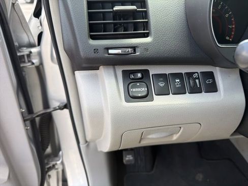 Used 2012 Toyota Highlander Limited w/ Tow Pkg FWD image 26