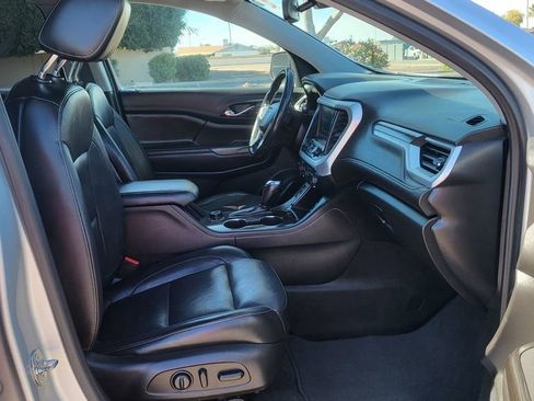 Used 2019 GMC Acadia SLT image 18