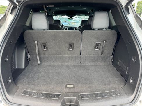 Used 2022 Buick Enclave Essence FWD image 17