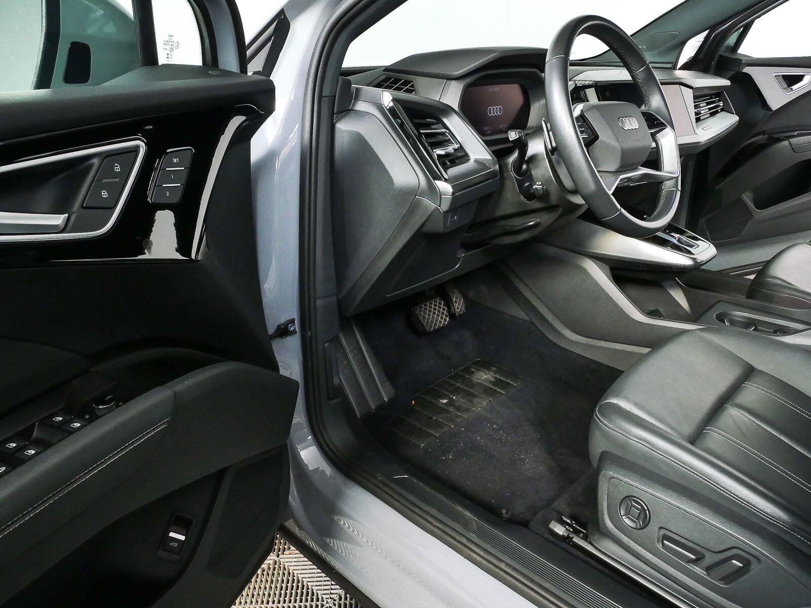 Used 2023 Audi Q4 e-tron Premium Plus w/ Premium Plus AWD/4WD image 9