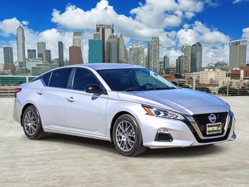 Used 2020 Nissan Altima 2.5 SR FWD image 3