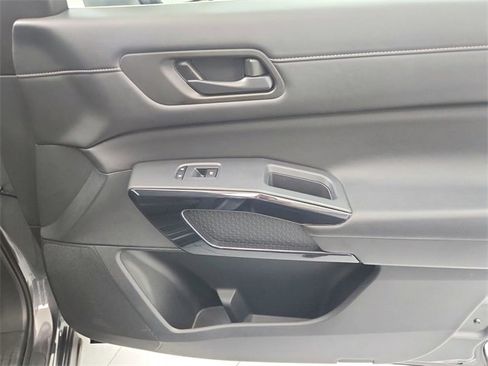 Used 2024 Nissan Pathfinder SV image 36